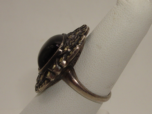 Vintage Uncas Sterling Silver Onyx & Marcasite Ring Size 6.5 (Unique & Well-Made)