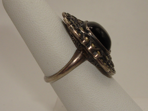 Vintage Uncas Sterling Silver Onyx & Marcasite Ring Size 6.5 (Unique & Well-Made)