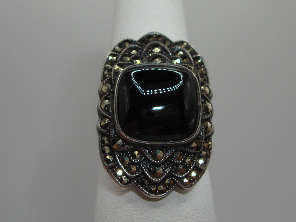 Vintage Uncas Sterling Silver Onyx & Marcasite Ring Size 6.5 (Unique & Well-Made)