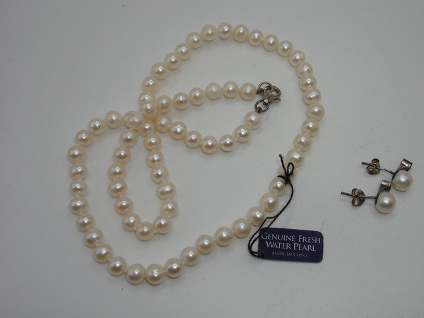 Genuine Freshwater Pearl & Sterling Silver Choker Necklace & Earrings Set - Near Mint