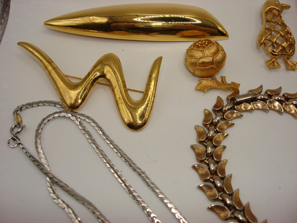 Vintage Trifari Jewelry Lot: 9 Pieces! Necklaces, Bracelets, Pins & Earrings