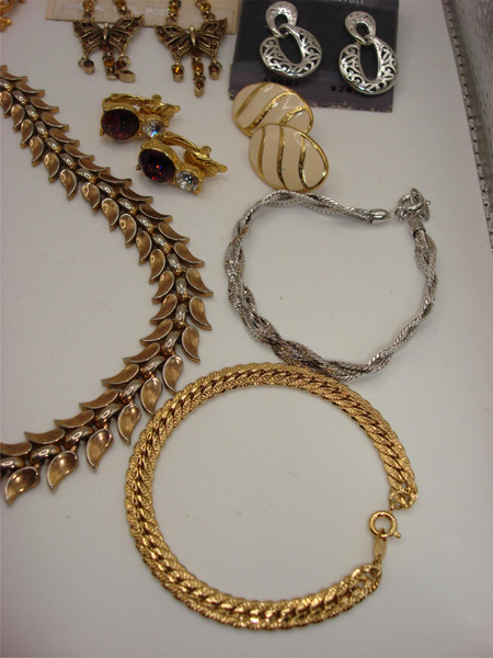 Vintage Trifari Jewelry Lot: 9 Pieces! Necklaces, Bracelets, Pins & Earrings