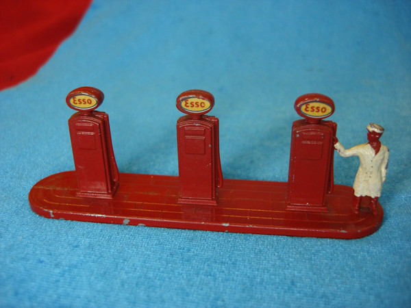 Vintage Lesney A-1 Esso Gas Pump -  Collectible Matchbox Model (3 3/4