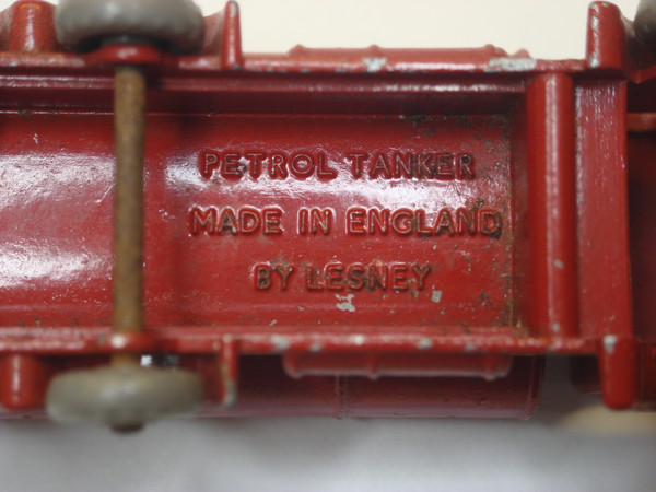 Vintage Lesney Matchbox No. 11B Road Tanker (Red, 1958) - Classic Diecast Collectible