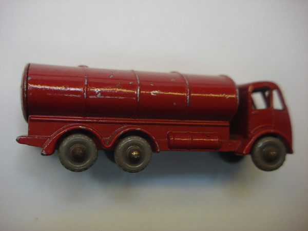 Vintage Lesney Matchbox No. 11B Road Tanker (Red, 1958) - Classic Diecast Collectible