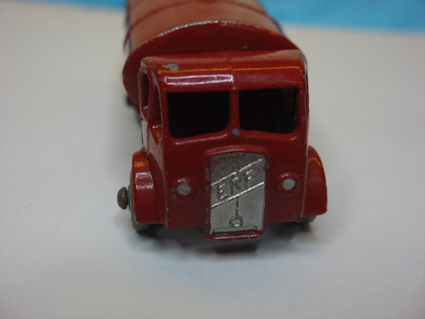 Vintage Lesney Matchbox No. 11B Road Tanker (Red, 1958) - Classic Diecast Collectible
