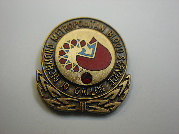 Vintage Richmond Metropolitan Blood Service 10 Gallon Lapel Pin - Gold Plated