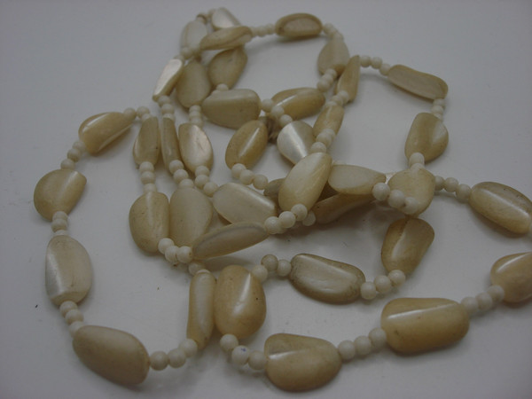 Vintage 1930s-40s Iridescent Mother of Pearl Necklace - 32 inches