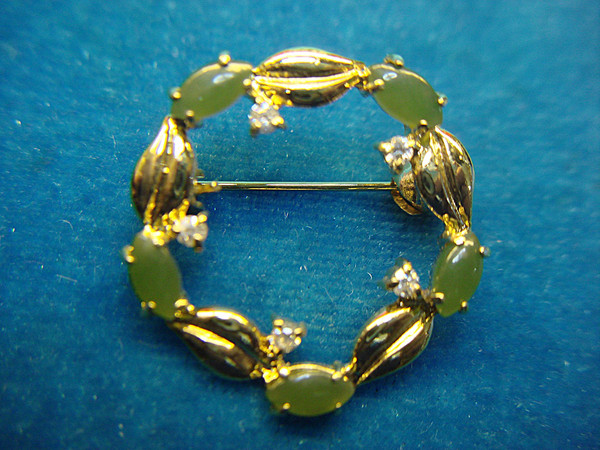 Gold Tone Jade & Cubic Zirconia Wreath Pin - Pre-Owned Excellent Condition