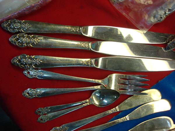 Oneida Distinction Prestige Flatware Set (46 PC), Lightly Used - Bonus Pieces Included!