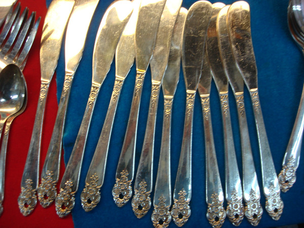 Oneida Distinction Prestige Flatware Set (46 PC), Lightly Used - Bonus Pieces Included!