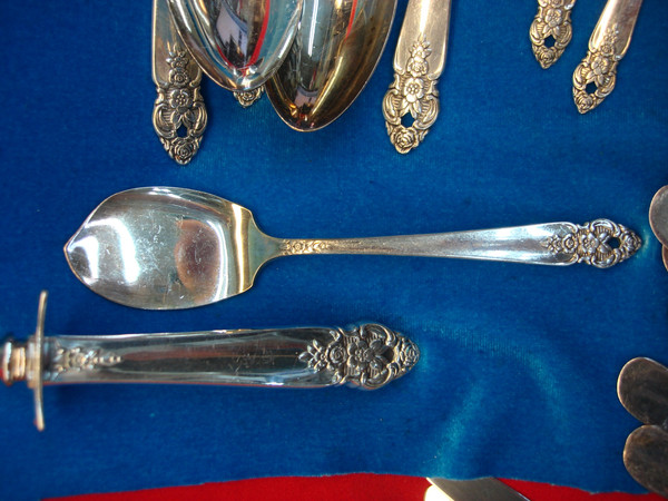 Oneida Distinction Prestige Flatware Set (46 PC), Lightly Used - Bonus Pieces Included!