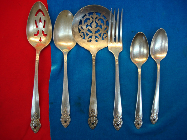 Oneida Distinction Prestige Flatware Set (46 PC), Lightly Used - Bonus Pieces Included!