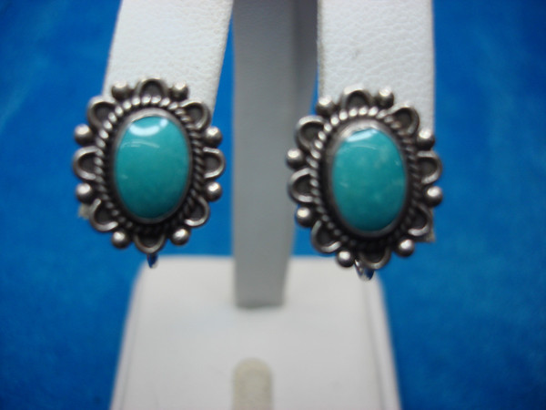 Vintage Sterling Silver Turquoise Screwback Earrings - Elegant & Well-Crafted