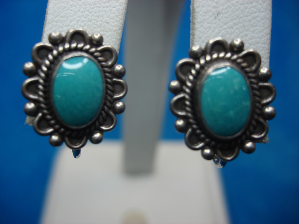 Vintage Sterling Silver Turquoise Screwback Earrings - Elegant & Well-Crafted