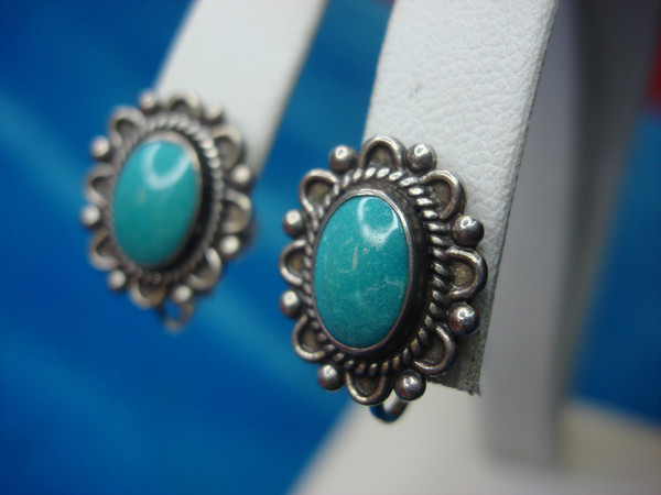 Vintage Sterling Silver Turquoise Screwback Earrings - Elegant & Well-Crafted