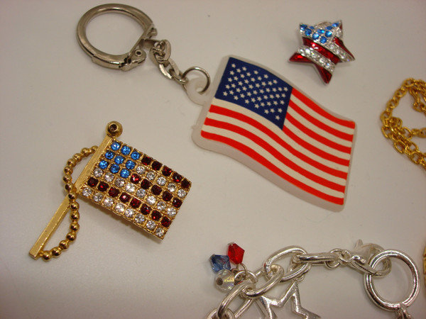 Vintage American Flag Jewelry Set - 7 Piece Patriotic Collection Necklace, Bracelet, Keychain & Pins