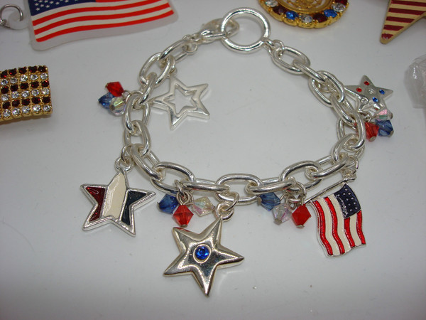 Vintage American Flag Jewelry Set - 7 Piece Patriotic Collection Necklace, Bracelet, Keychain & Pins
