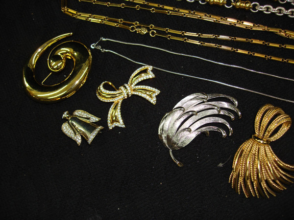 Vintage Monet Jewelry Lot - 14 Pieces! Pins, Necklaces, Earrings & Bracelet
