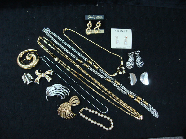 Vintage Monet Jewelry Lot - 14 Pieces! Pins, Necklaces, Earrings & Bracelet