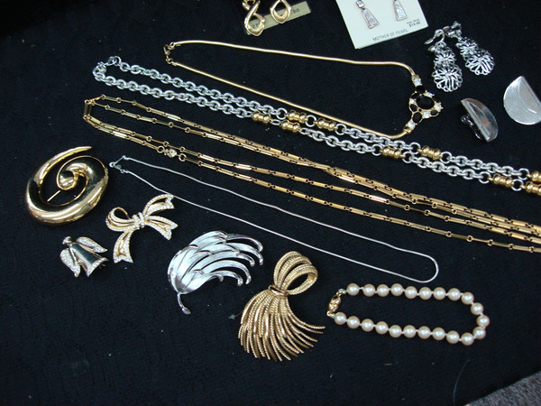 Vintage Monet Jewelry Lot - 14 Pieces! Pins, Necklaces, Earrings & Bracelet