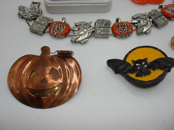 Vintage Halloween Jewelry Set: Bracelet, Pins & Earrings - Witch, Pumpkin & Bat Motifs