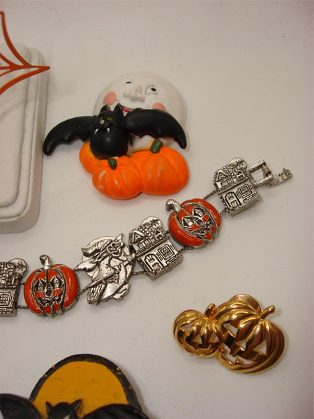 Vintage Halloween Jewelry Set: Bracelet, Pins & Earrings - Witch, Pumpkin & Bat Motifs