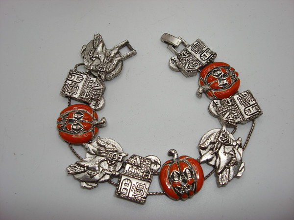 Vintage Halloween Jewelry Set: Bracelet, Pins & Earrings - Witch, Pumpkin & Bat Motifs