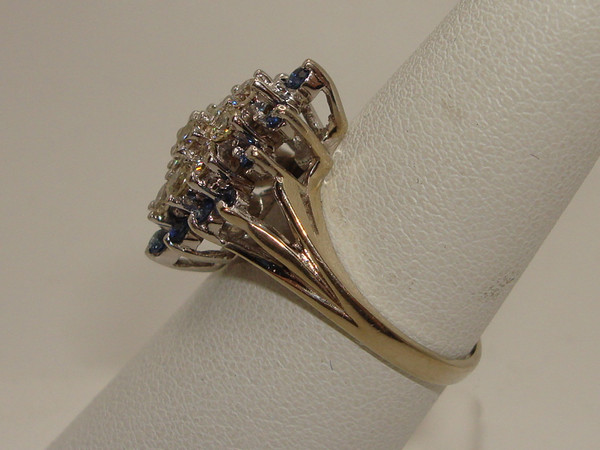 Vintage 14K Gold Sapphire & Diamond Ring (Size 7) - Approx. 1 Carat