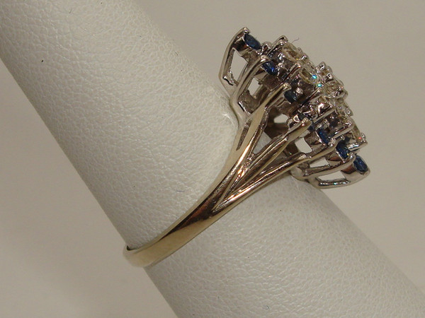 Vintage 14K Gold Sapphire & Diamond Ring (Size 7) - Approx. 1 Carat