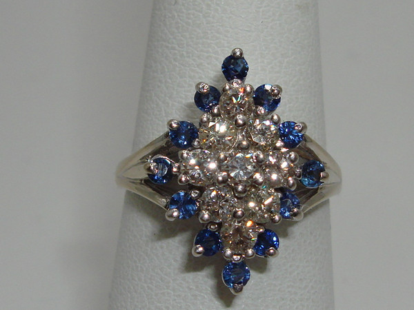 Vintage 14K Gold Sapphire & Diamond Ring (Size 7) - Approx. 1 Carat