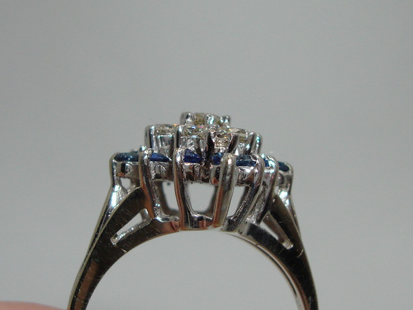Vintage 14K Gold Sapphire & Diamond Ring (Size 7) - Approx. 1 Carat