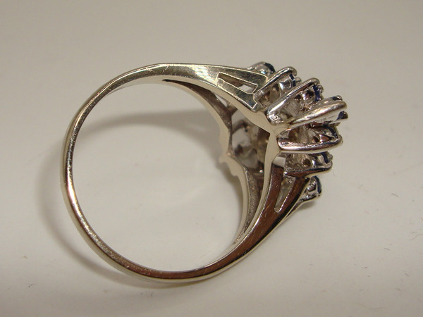 Vintage 14K Gold Sapphire & Diamond Ring (Size 7) - Approx. 1 Carat