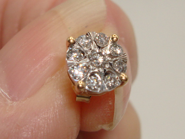 10K Gold Single Stud Diamond Earring - 30pt Brilliant Sparkling SI2