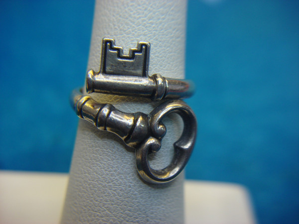 Vintage Avon Sterling Silver Key Ring (Size 6 1/2) - Excellent Condition