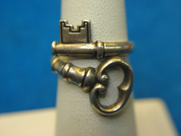 Vintage Avon Sterling Silver Key Ring (Size 6 1/2) - Excellent Condition