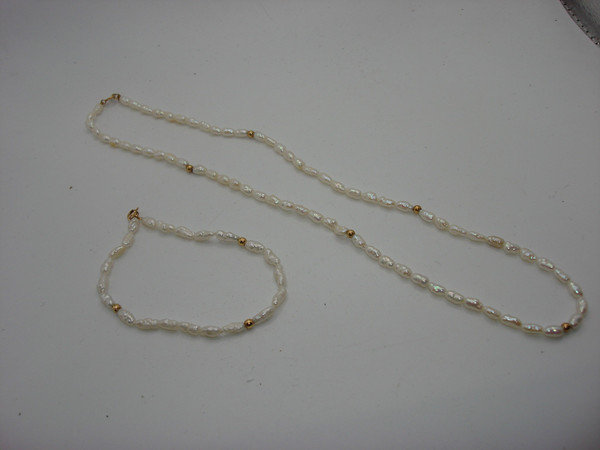 Vintage Freshwater Pearl Necklace & Bracelet Set with 14K Gold Clasp - Elegant Gift