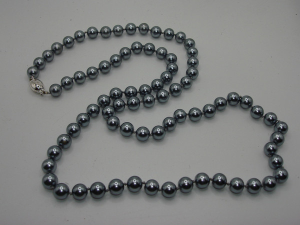 Vintage Faux Pearl Necklace | 28