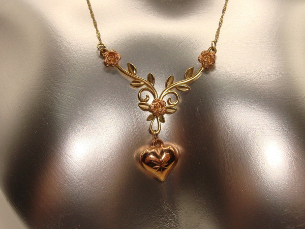 10K Black Hills Gold Heart Necklace - 17