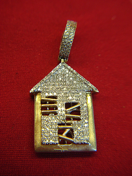 10K Gold Trap House Diamond Pendant - SI2 Diamonds, Pre-Owned, Excellent Condition
