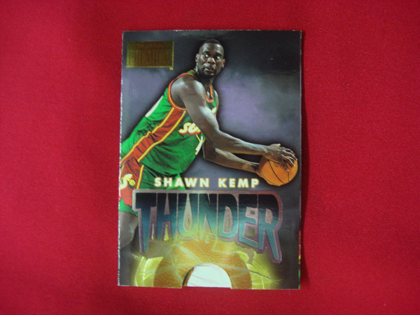 1996-97 SkyBox Premium Shawn Kemp #8 Seattle SuperSonics Card - Thunder & Lightning Insert