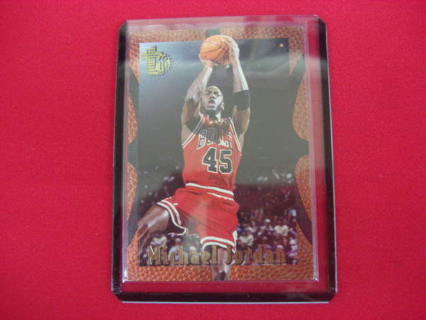 Michael Jordan 1994-95 Topps Embossed Basketball Card #121 - Chicago Bulls - Collector's Item