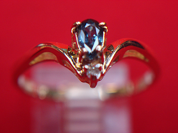 10K Yellow Gold Sapphire & Diamond Ring - Size 6 1/2, Pear-Shaped Sapphire, Excellent Condition