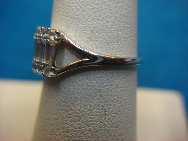 Elegant Sterling Silver Cocktail Ring Size 8 - Unique Design