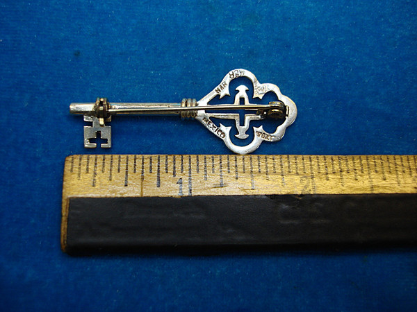 Vintage Mexican Sterling Silver Skeleton Key Brooch Pin - 2
