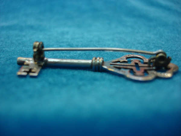 Vintage Mexican Sterling Silver Skeleton Key Brooch Pin - 2