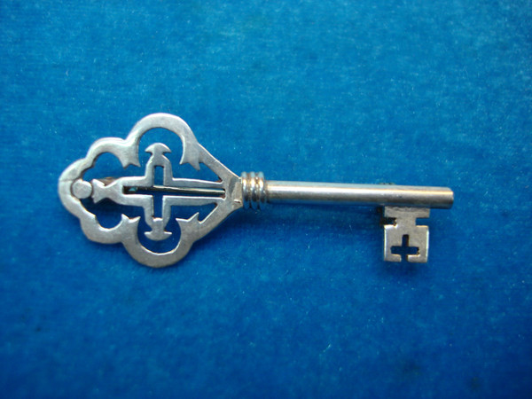 Vintage Mexican Sterling Silver Skeleton Key Brooch Pin - 2