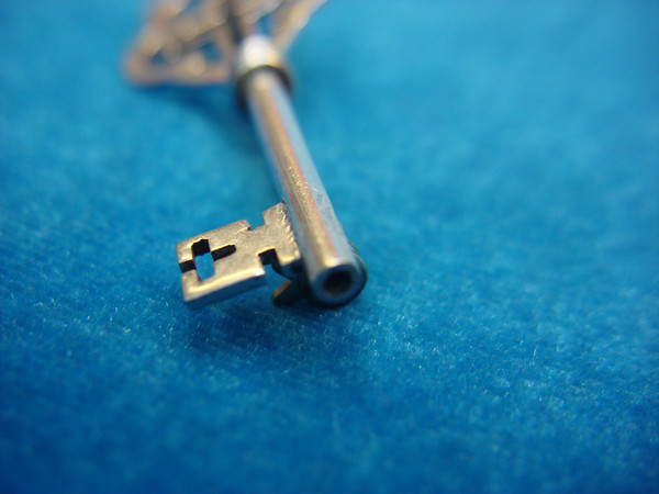 Vintage Mexican Sterling Silver Skeleton Key Brooch Pin - 2