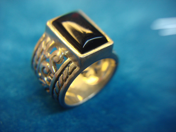 Vintage Silpada Sterling Silver Ring w/ Black Stone & Pierced Design - Size 6.25