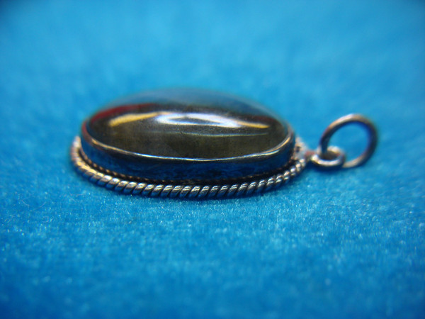Sterling Silver Labradorite Pendant - Oval Iridescent Stone, Pre-Owned Excellent Condition